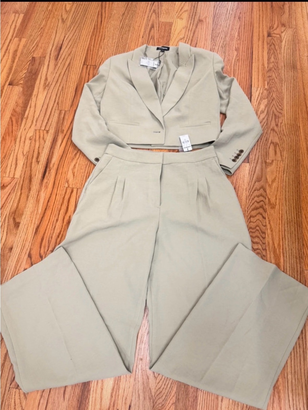 EXPRESS Cropped Tailored Two-Piece Pants Set - Light Sage Size M/10